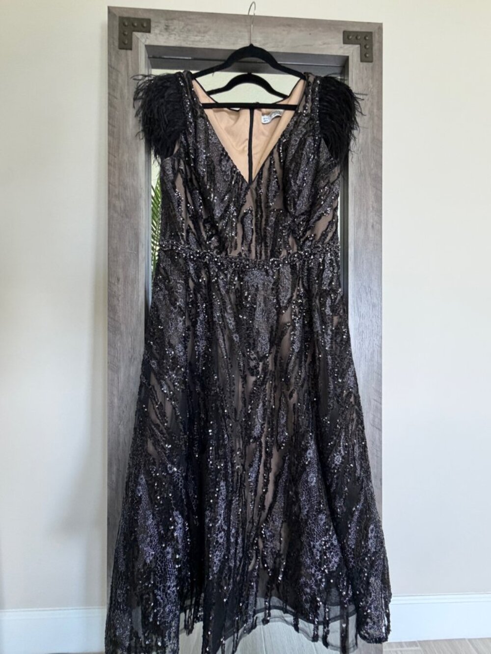 Mac Duggal 79339 Feather Embellished Formal Dress EUC Wedding Guest Gown - Picture 10 of 12
